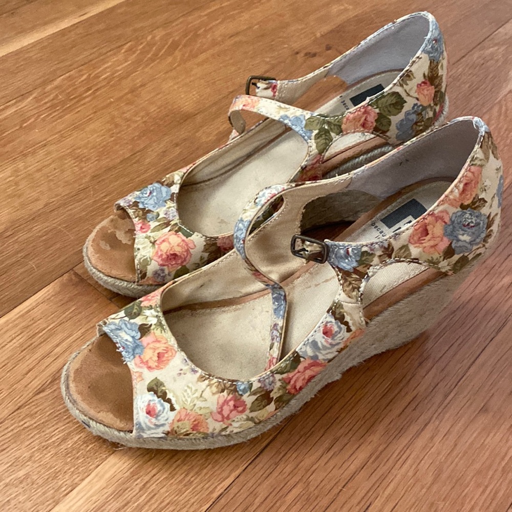 BC footwear floral Espadrille Wedge Sandals 8